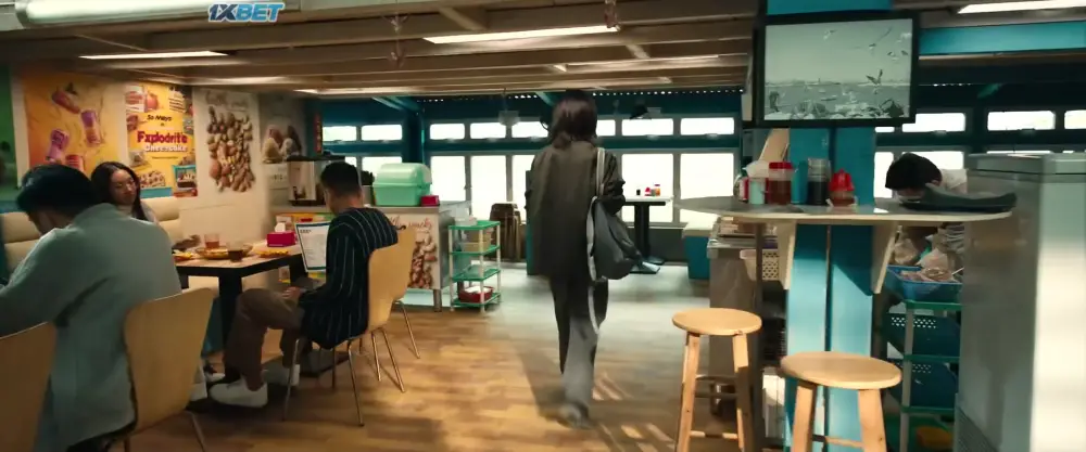 The Shadow's Edge (2017) — screenshot