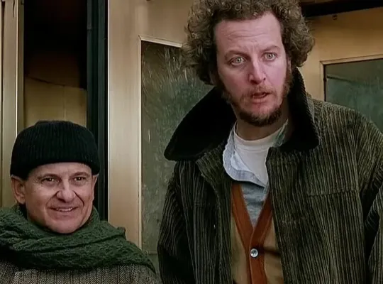 Новость: Star of the comedy 'Home Alone' fined for soliciting prostitution.