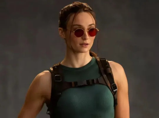 GameStop criticized the new Lara Croft portrayed by Sophie Turner. () — poster