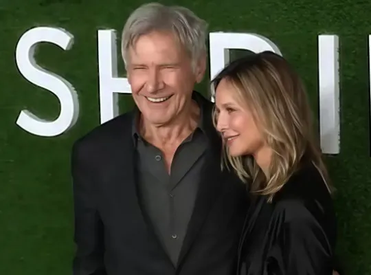 Новость: Harrison Ford, 83, Spotted Kissing on the Tarmac